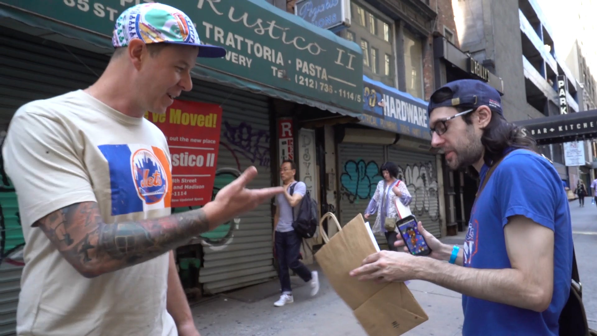 VIDEO: Mets fans search for a hidden golden ticket in NYC